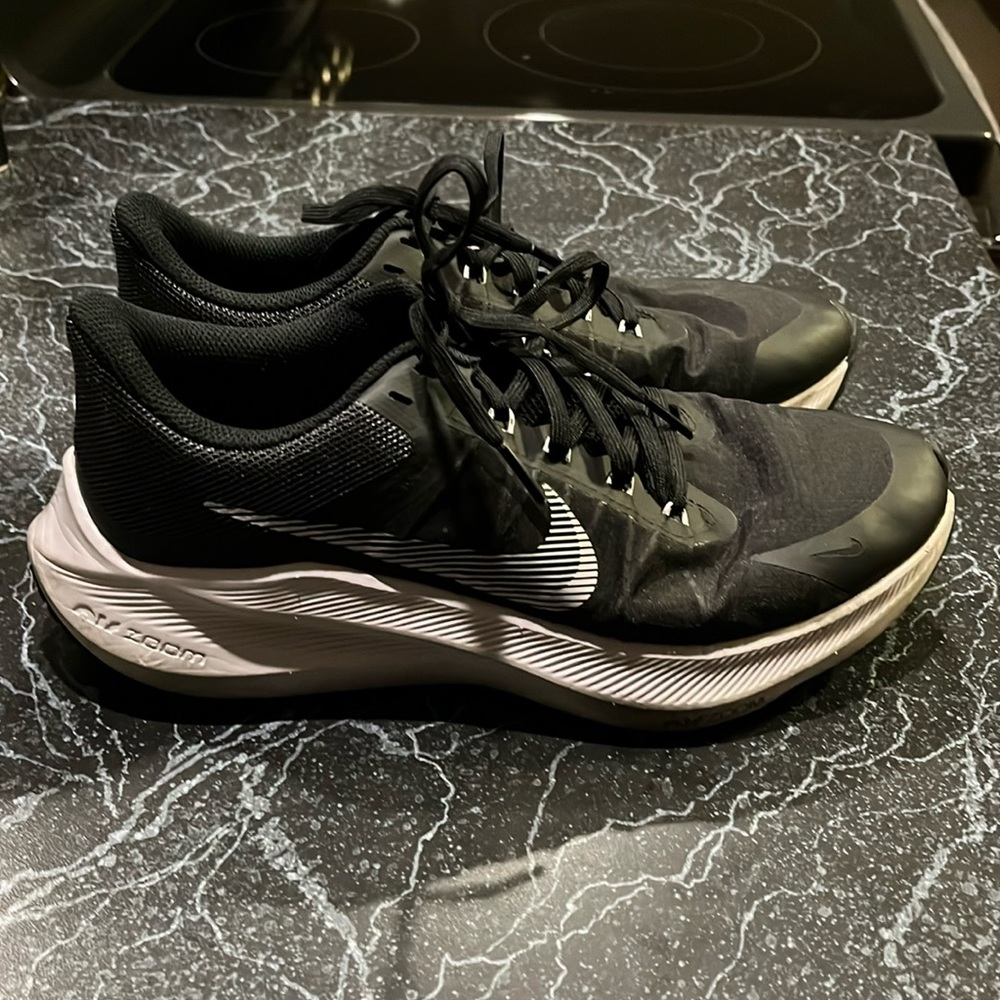 Nike running shoes black and white Nike Zoom Winflo women’s size 8.5